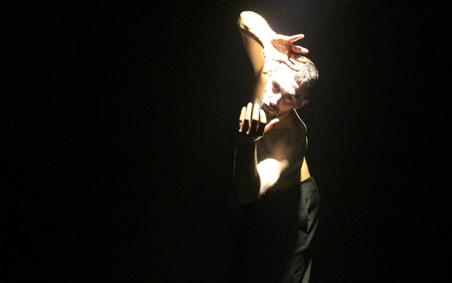 Il giovane DanzAutore contemporaneo Nicolas Grimaldi Capitello vince il bando Residanza/La casa della nuova coreografia