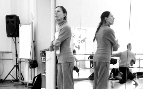 A Danzautore Contemporaneo la danzatrice e coreografa Simona Bertozzi: “La coreografia è la scrittura di diverse immagini attraverso il corpo”